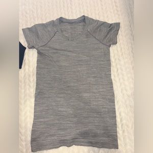 Lulu lemon swiftly tech tee, size 6, black and white